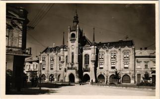 Munkács, Mukacheve, Mukacevo; Városháza, Falkovics Testvérek, Basch Izsák, Krausz üzlete, Pannonia könyvnyomda, Salvator drogéria / town hall, shops, drugstore