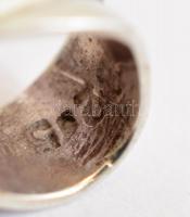 Ezüst(Ag) fazettáltra csiszolt ónix medál, jelzett, h: 4,5 cm, bruttó: 10,91 g