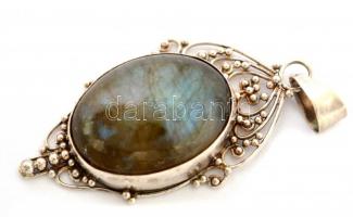 Ezüst(Ag) filigrán és granulációs technikával készült kaboson formára csiszolt labradorit medál, jel...