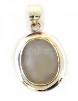 Ezüst(Ag) kaboson formára csiszolt achát medál, jelzett, h: 4,5 cm, bruttó: 8,97 g