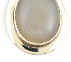 Ezüst(Ag) kaboson formára csiszolt achát medál, jelzett, h: 4,5 cm, bruttó: 8,97 g