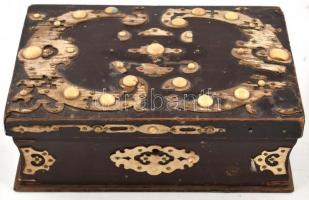 Vegyes bizsu tétel, 13 db, közte 4 db nyaklánc, benne ásvány nyaklánc is, 1 karkötő, 4 db medál, az ...