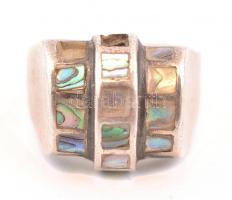 Ezüst (Ag) gyűrű, gyöngyház berakással, méret: 52, bruttó: 5,8 gr