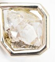 Ezüst(Ag) foglalatú hegyikristály medál, zárványokkal, jelzetlen, h: 5 cm, bruttó: 14,02 g