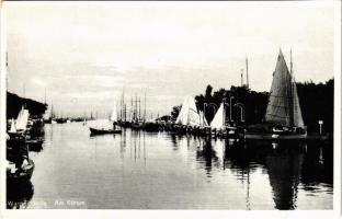 Warnemünde (Rostock), Am Strom / sailboats, fishing boats. Verlag W. Nitz