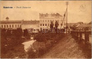 1928 Komárom, Komárnó; Felső Duna sor, Kohn Jakab üzlete, Korona kávéház. Vasúti levelezőlapárusítás 260. / Horná Dunajská strana / street, shop, cafe (fl)