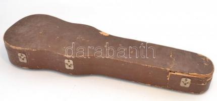 Miskolc, Elek Béla mester jelzett hegedű. Kissé hiányos Megviselt tokkal, vonóval,