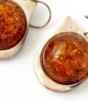 Ezüst(Ag) fülbevalópár, borostyán díszítéssel, jelzett, h: 2,5×2 cm, bruttó: 8,4 g