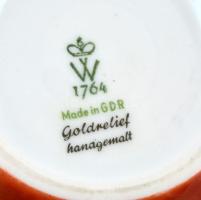 Német porcelán sárkányos váza, jelzett, részben kézzel festett, kis kopásnyomokkal, m: 18 cm