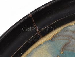 Régi üvegezett, fa tálca, fém fogantyúval, benne kézzel festett selyem képpel, a fa kereten repedés ...