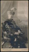 cca 1900 Fiatal férfi díszmagyarban, keményhátú fotó Haberfeld budapesti műterméből, 21×11 cm