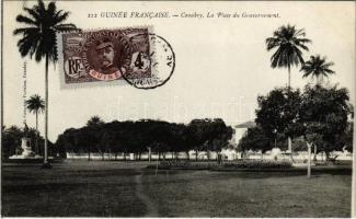 Conakry, La Place du Gouvernement / squar, garden, statue