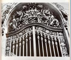 Sárádi Kálmán: Művészi kovácsolás. Bp.,1975, Műszaki. Második, bővített kiadás. Gazdag képanyaggal. ...