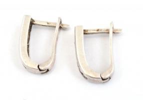 Ezüst(Ag) fülbevaló pár, fehér kövekkel, jelzett, h: 1,5 cm, bruttó: 3,14 g