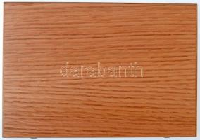 Fa éremtartó doboz plüssborítással 14db, 42,5mm átmérőjű érmék számára T:1