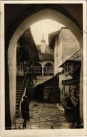 1936 Lőcse, Levoca; Stary dvor / régi udvar / old courtyard. "Lumen" 1407. photo (kis szakadás / small tear)