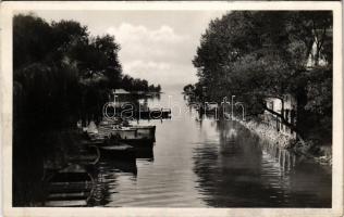 1939 Siófok, Sió csatorna, csónakok, halászbárkák. Leica felvétel Schleussner filmen, Foto Nagy