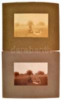 cca 1905 2 db fotó kiránduló társaságról, kartonra ragasztva, 12x17,5 cm