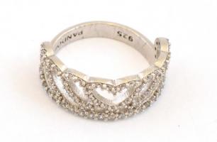 Ezüst(Ag) szívecskés gyűrű, apró kövekkel, Pandora jelzéssel, méret: 53, bruttó: 3 g