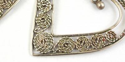 Ezüst(Ag) szívecskés filigrán fülbevalópár, jelzett, 2,5×2,5 cm, nettó: 2,86 g