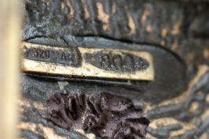 Ezüst(Ag) miniatűr szék és asztal, jelzéssel és jelzés nélkül, m: 1,7 cm, nettó: 11,62 g