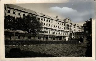 1950 Mátraháza, Horthy Miklós gyógyintézet. Hátoldalon Népművelési Minisztérium Képzőművészeti osztálya nyomását engedélyezem bélyegzés, Krasznai István fényképész mester Kispest