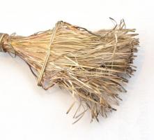 Ezüst(Ag) miniatűr seprű, jelzett, h: 14,5 cm, nettó: 6,3 g