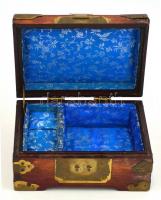 Kínai fa ékszertartó doboz, jáde berakással, textil béléssel, 17×12×8 cm