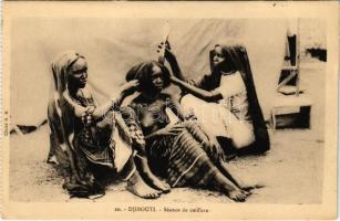 Djibouti, Séance de coiffure / hair salon, African folklore, from postcard booklet