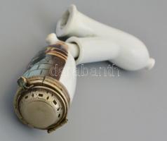Kétrészes porcelán pipa, konyhai jelenettel, jelzés nélkül, kis kopásnyomokkal, 15×8 cm
