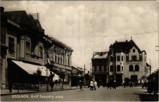 1930 Szolnok, Gróf Szapáry utca, Tizsavidéki Hitelintézet és Takarékpénztár, Gyógyszertár, Shell kőolaj, Dusek Ferenc üzlete, Lassan hajts tábla