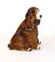 Zsolnay porcelán spániel figura, kézzel festett, jelzett, apró kopásnyommal, m: 11 cm