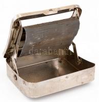 Dohánytartó és sodró, fém, kissé rozsdás, 8x9x2 cm