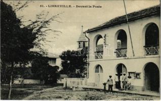 Libreville, Devant la Poste / Post Office, church