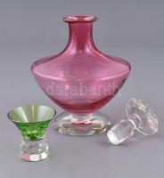 Több színű retro talpas üveg likőrös készlet: Kiöntő dugóval + 6 db pohár m. 5,5 cm, kiöntőn egy kis...