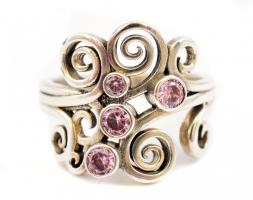 Ezüst(Ag) indamintás gyűrű, apró rózsaszín kövekkel, jelzett, méret: 52, bruttó: 4,37 g