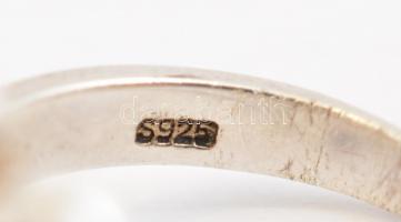 Ezüst(Ag) indamintás gyűrű, apró rózsaszín kövekkel, jelzett, méret: 52, bruttó: 4,37 g