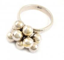 Ezüst(Ag) bogyós gyűrű, jelzett, méret: 58, nettó: 7 g