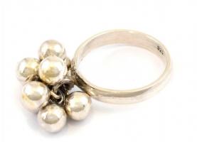 Ezüst(Ag) bogyós gyűrű, jelzett, méret: 58, nettó: 7 g