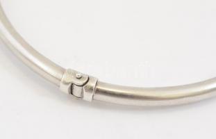 Ezüst(Ag) karperec, apró kövekkel, jelzett, 5,5×5 cm, nettó: