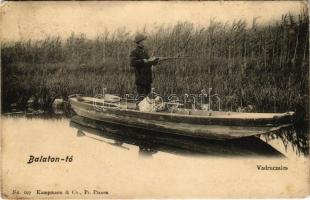 Balaton, Vadrucales, vadász puskával és kutyával csónakban. Kampmann & Co. No. 107. (kopott sarok / worn corner)