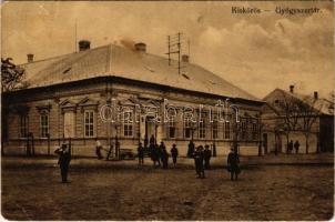 1916 Kiskőrös, Gyógyszertár. Majoros és Szekulesz kiadása (kopott sarkak / worn corners)