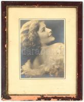 Fiatal hölgy portréja. Fotó Kürti D. Dezső (1883-1974) soproni műterméből, szárazpecséttel jelzett, ...