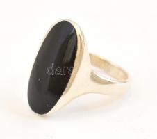 Ezüst(Ag) fekete zománccal díszített gyűrű, jelzett, méret: 54, bruttó: 5,48 g