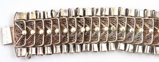 Ezüst(Ag) filigrán díszítésű karkötő, jelzés nélkül, h: 20 cm, nettó: 53,55 g