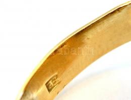 Arany (Au) 14 K gyűrű, ónix kővel, jelzett, méret: 58, bruttó: 11,1 g