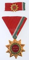 1970. "Felszabadulási Jubileumi Emlékérem" aranyozott, zománcozott Br kitüntetés mellszalagon, miniatűrrel szalagsávon,eredeti tokban T:2 Hungary 1970. "Liberation Jubilee Medal" golded, enamelled Br decoration, with ribbon and miniature, in original case C:XF NMK 712.