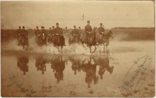 Besztercebánya, Banská Bystrica; lovaskatonák átkelése a Garam egyik gázlóján / cavalrymen crossing Hron river. photo (EK)