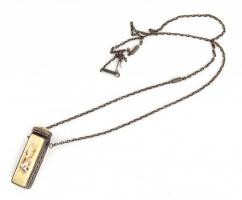 Virágmintás fém ereklyetartó, láncon, kis hibával, h: 58 cm, 4,5×1,5 cm