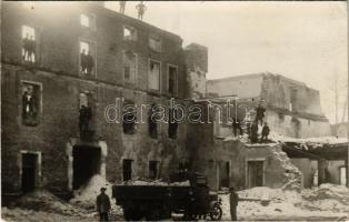 1927 Rájec-Jestrebí, Demolierung der ehemaliger Zuckerfabrik in Rájec an der Zwittawa. November 1927 bis September 1928 / demolition of the sugar factory, truck, workers, ruins. photo (EK)